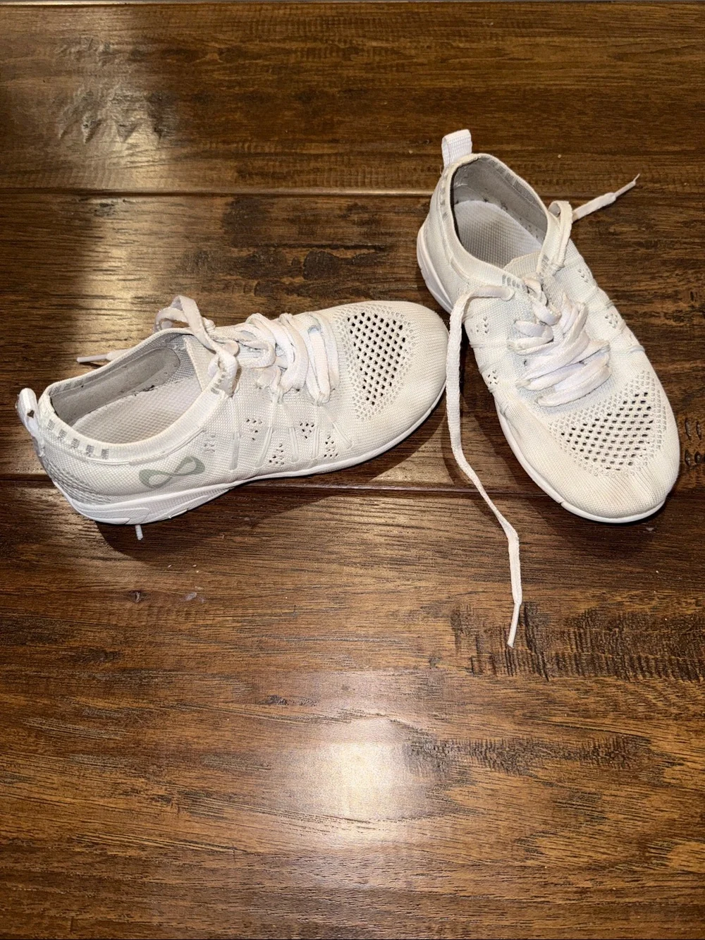 Nfinity Flyte Cheer Shoes. White. Size Y2. Good, used condition.